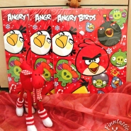(FOTO: Finntastic) Zu gewinnen gibt es: 3 x 1 "Angry-Birds-Adventskalender" mit Schokoladenfüllung. (Die Elche sind nur Deko und gehören nicht zum Gewinn)