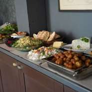 (FOTO: Inken Paletta, Finntastic) Auf dem Menü stehen neben verschiedenen Pizzavarianten auch Gerichte aus lokalen Speisen. Auch unser Büfett ließ keine Wünsche offen.  