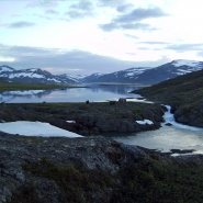 (FOTO: Dietrich Bender) Die wilde Landschaft am Sorjosjaure im schwedischen Padjelanta Nationalpark.