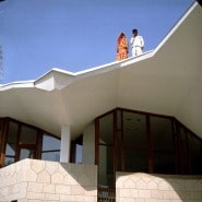 (FOTO: Illustration aus Kaisa Broner-Bauers Buch "Visions of architecture", Oku Publishing) Das Gebäude der finnischen Botschaft in Neu Delhi ist die architektonische Entsprechung der finnischen Seele.