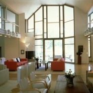 (FOTO: Illustration aus Kaisa Broner-Bauers Buch "Visions of architecture", Oku Publishing) Blick ins Innere der finnischen Botschaft in Neu Delhi, Indien