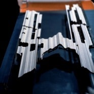 (FOTO: Illustration aus Kaisa Broner-Bauers Buch "Visions of architecture", Oku Publishing) Das Modell der finnischen Botschaft von Neu Delhi