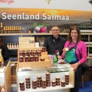 (FOTO: Finntastic) Tuuli und Matti Kotaja  von Finnish Plant produzieren auf ihrer Farm in Vampula eine leckere Rosenblütenkonfitüre.