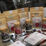 (FOTO: Finntastic) Poikain Parhaat haben ganz viele, getrockneten Beeren  im Angebot, zum Beispiel Preiselbeere, Himbeere, schwarze Johannisbeere und Heidelbeere.