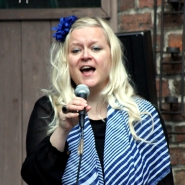 (FOTO: Finntastic) Uusikuu-Sängerin Laura Ryhänen bezaubert mit ihrer tollen Stimme.