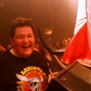 (FOTO: Eva Barth) Eva geht gerne auf Konzerte. Hier ist sie live dabei bei einem Konzert der legendären Leningrad Cowboys aus Finnland.