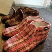 (FOTO: Elli Jobbágy) Für warme Füße sorgen Filzpantoffeln aus Finnland.