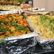 (FOTO: Finntastic) In Finnland kommt frisches Gemüse  sowie Kartoffelauflauf auf den Tisch.