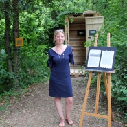 (FOTO: Finntastic) Die Künstlerin Laura Zyzeka präsentiert ihre Ausstellung "Grenzland".