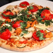 (FOTO: Finntastic) Die Finntastische Herbstpizza lässt sich ganz leicht nachbacken. Wer den Teig nicht selber machen möchte, kann auch einfach einen fertigen Pizzateig kaufen.
