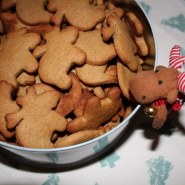 (FOTO: Finntastic) Janne-Oskari ist jedenfalls begeistert von den schönen Plätzchenmotiven.