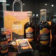 (FOTO: Inken Paletta, Finntastic) Das Unternehmen stellt auch einen Lakritz-Schnaps her. 