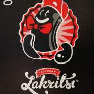 (FOTO: Inken Paletta, Finntastic) Im Besucherzentrum des finnischen Unternehmens Kouvolan Lakritsi gibt es einen großen Shop. Hier finden Lakritzliebhaber alles, was das Herz begehrt – von klassisch bis exotisch.