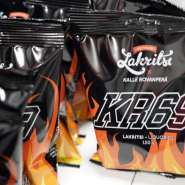 (FOTO: Inken Paletta, Finntastic) Diese feurige Lakritzvariante ist eine Kooperation mit dem finnischen Rallye-Fahrer Kalle Rovanperä. 