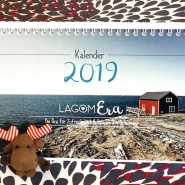 (FOTO: Finntastic) Janne-Oskari ist gespannt, wie ihn der Lagomera-Wochenkalender 2019 im neuen Jahr bei seinem Lagom-Weg unterstützen wird.