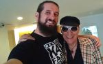 (Bildrechte: Udo Wonz) Udo Wonz (links) und der älteste Teilnehmer der Luftgitarrenweltmeisterschaft 2016, Mr. Bob (73!)