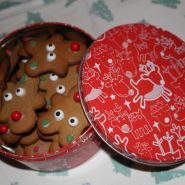 (FOTO: Finntastic) Und die Dose passt auch super zu den Plätzchen. 