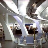 (FOTO: Illustration aus Kaisa Broner-Bauers Buch "Visions of architecture", Oku Publishing) Blick in die Metso-Bibliothek. Auch hier finden sich Formen der Natur wider.