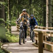 (FOTO: Lauri Aapro, Visit Kouvola) Die Gegend eignet sich auch perfekt für Outdoorabenteuer, zum Beispiel für Radtouren. 