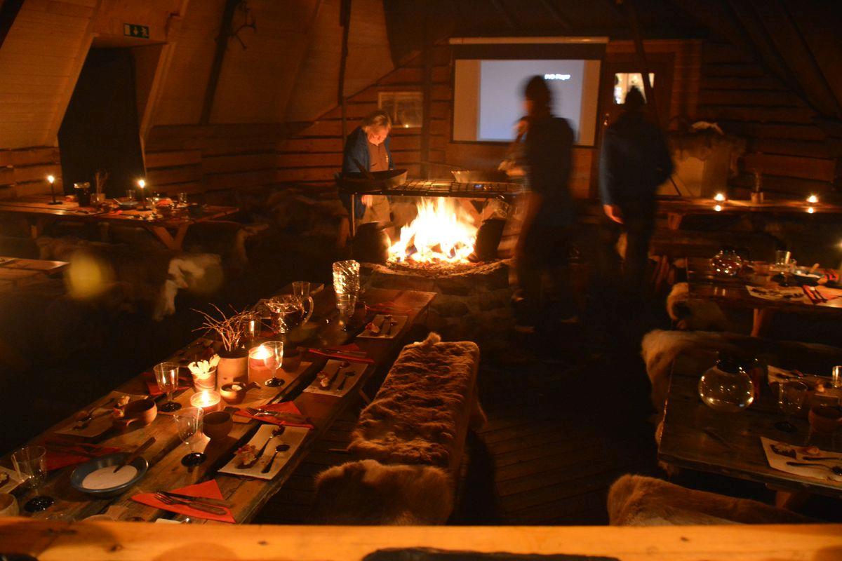 (FOTO: Liane Gruda) Im dazugehörigen Restaurant der Sami Siida bekommt der Gast ein hervorragendes Essen. Natürlich nach samischer Tradition versteht sich.