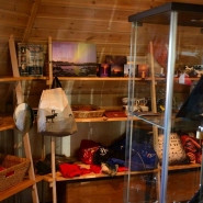 (FOTO: Liane Gruda) Im kleinen Shop gibt es samisches Kunsthandwerk und allerlei weitere schöne Dinge zu kaufen.