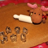 (FOTO: Finntastic) Auch Janne-Oskari hat fleißig mitgeholfen den Teig auszurollen. Er wollte auch gleich noch seine eigenen kleinen Pfefferkuchen ausstechen. 