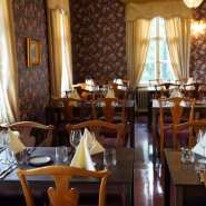 (FOTO: Inken Paletta, Finntastic) Blick in einen Teil des Gastraums vom Restaurant Patruunan Pytinki. 