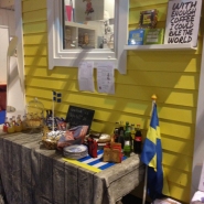 (FOTO: Carmela Mellström) Im Schwedencafé "Kanelbullen" auf der Skandinavien Welt in Essen gab es ein reichhaltiges Kuchenbuffet und leckere Zimtschnecken.
