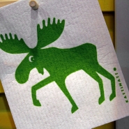 (FOTO: Finntastic) Mit den lustigen Schwammtüchern mit Elchmotiv wird das Spülen nicht langweilig.
