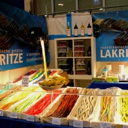 (FOTO: Finntastic) An einem weitere Stand gab es nochmal richtig viel tolle gefüllte skandinavische Lakritze. Ein Paradies für Lakritzfans!