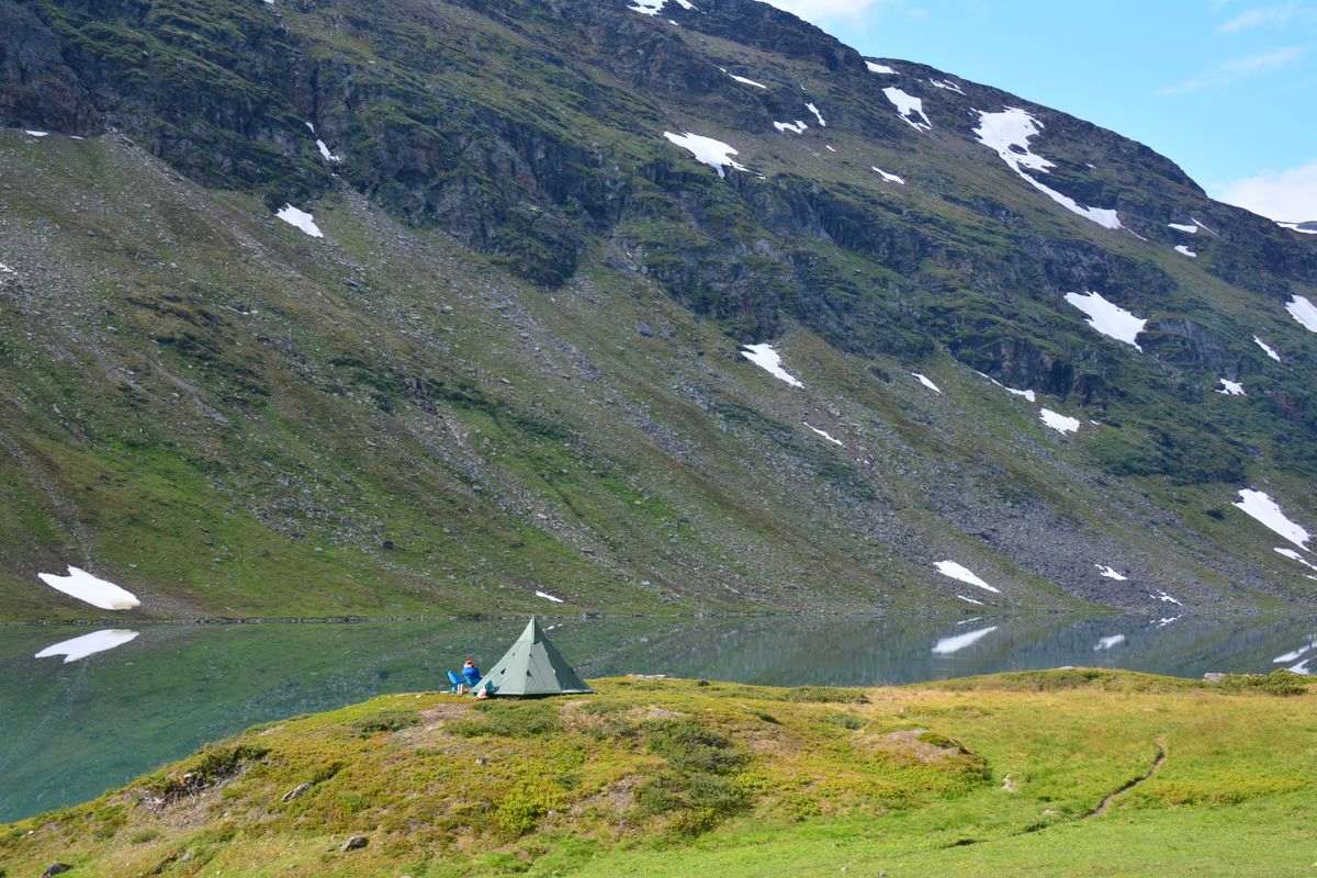 (FOTO: Liane Gruda) Gruda-Lavvu im Tal Gårsavagge, Gabna Sameby, Abisko-Gebirge, Schwedisch Lappland, Sápmi.