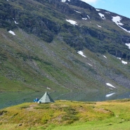 (FOTO: Liane Gruda) Gruda-Lavvu im Tal Gårsavagge, Gabna Sameby, Abisko-Gebirge, Schwedisch Lappland, Sápmi.