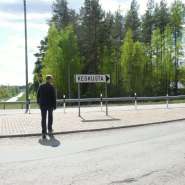 (FOTO: Mikael Diehl) Mikael auf dem Weg ins Zentrum von Taavetti.