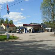 (FOTO: Mikael Diehl) Klein aber fein, die Tankstelle von Taavetti.
