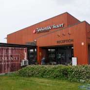 (FOTO: Inken Paletta, Finntastic) Im Hauptgebäude des Tykkimäki-Resorts in Kouvola befindet sich die Rezeption und auch ein Restaurant mit einem Menü voller lokaler Spezialitäten. 