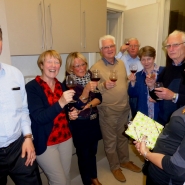 (FOTO: Volker Mentel) Das DFG-Team (von links: 1. Vorsitzender Harry Skoutajan, Schatzmeisterin Leena Göbel, Marja Kupainen, Rainer Göbel, stellv. Vorsitzender Jürgen Sommer, Angelika Sommer, Volker Mentel und Referentin Marketta Göbel-Uotila.