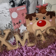 (FOTO: Finntastic) Janne-Oskari wünscht "Hyvää Joulua" (Merry X-mas) und drückt euch die Daumen beim Gewinnspiel!