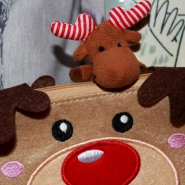 (FOTO: Finntastic) Ist es nicht süß, das Rentiertäschchen im Postkartenformat? Janne-Oskari würde es am Liebsten selbst behalten...;)