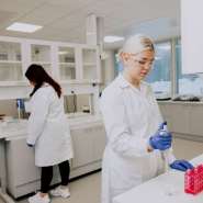 (FOTO: XAMK) Im Chemie-  und Mikrobiologielabor können Lebensmittel und Rohstoffe analysiert werden. 