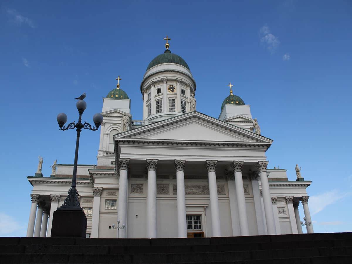 (FOTO: Finntastic) Der weiße Dom ist das Wahrzeichen der finnischen Hauptstadt Helsinki