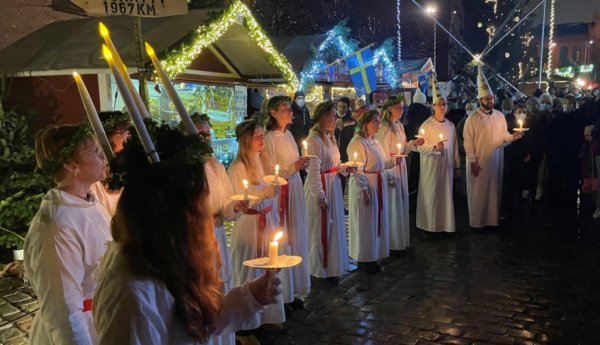 Luciachor Weihnachtsmarkt Berliner Kulturbrauerei_Lucia Chor