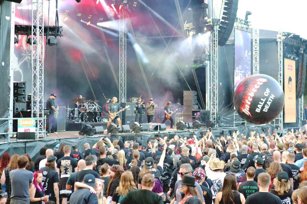 (FOTO: Sven Wiese/Mighty Images) Die Metalband Hatebreed lieferte wie gewohnt eine mitreißende Show und begeisterte das Publikum. 