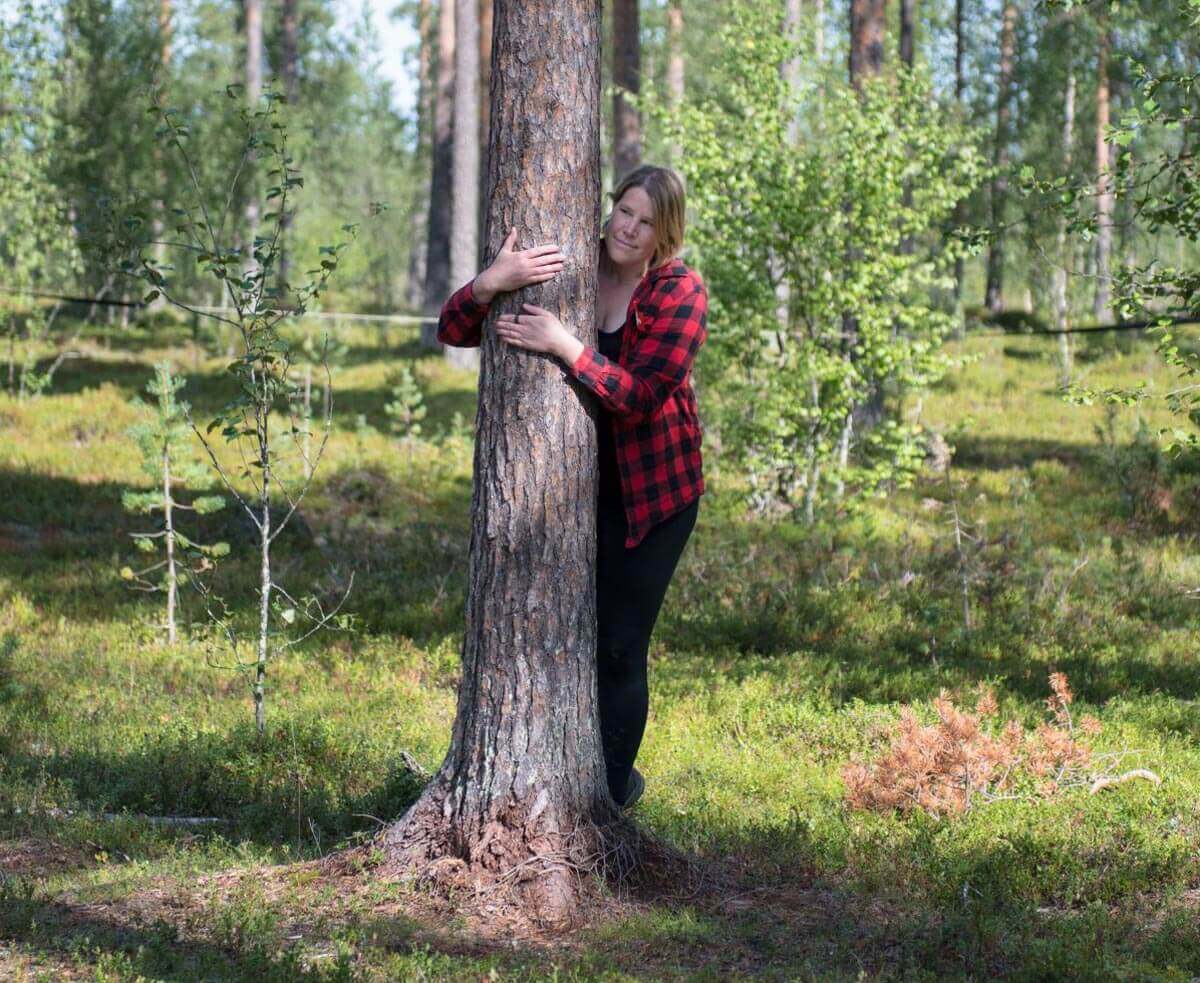 (FOTO: James Thornton/Green Trek Lapland) Anja Degiampietro liebt es Zeit in der Natur zu verbringen. 