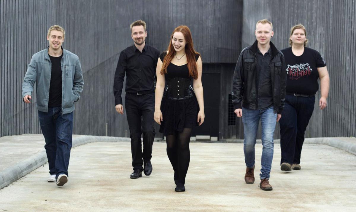 (PHOTO: Averlanche) With her band Averlanche Rebecca Spörl released her first own single, called 